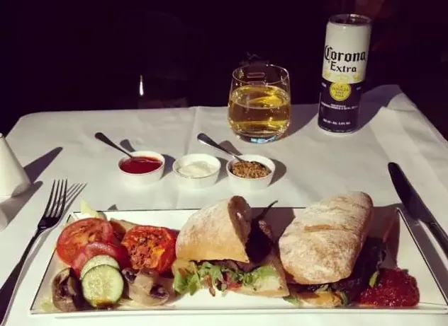 哪家航空公司的飞机餐最好吃？—美国退役飞机公司