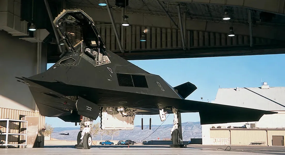 F-117这么早退役封存是不是太浪费了？——美国退役飞机公司