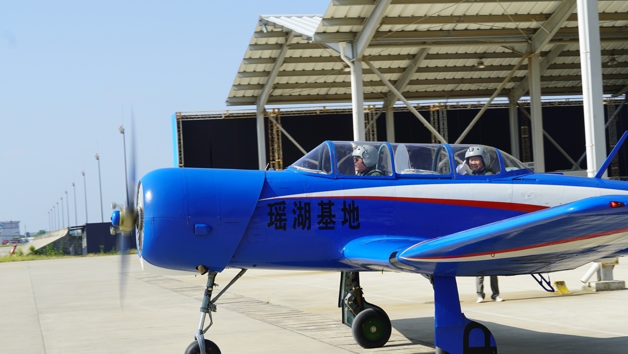 成功军转民！民用版初教6飞机首次“适航”飞行—美国退役飞机公司